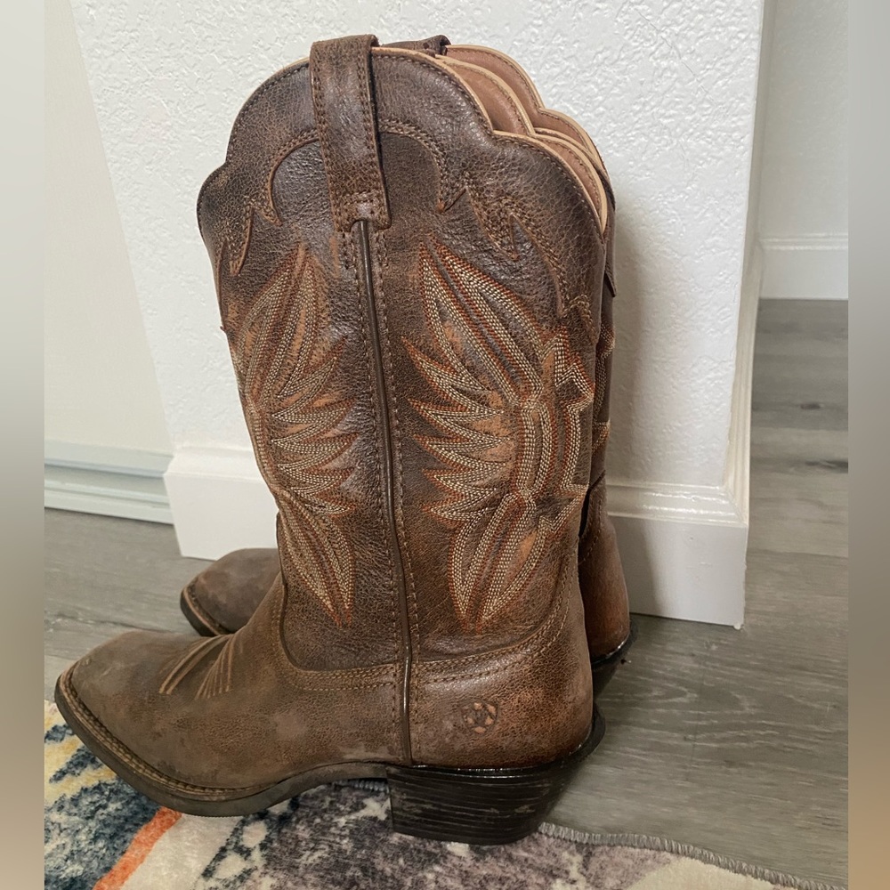 Ariat Round Up Outfitter Western Boot, Brown with aztec, square toe, size 8